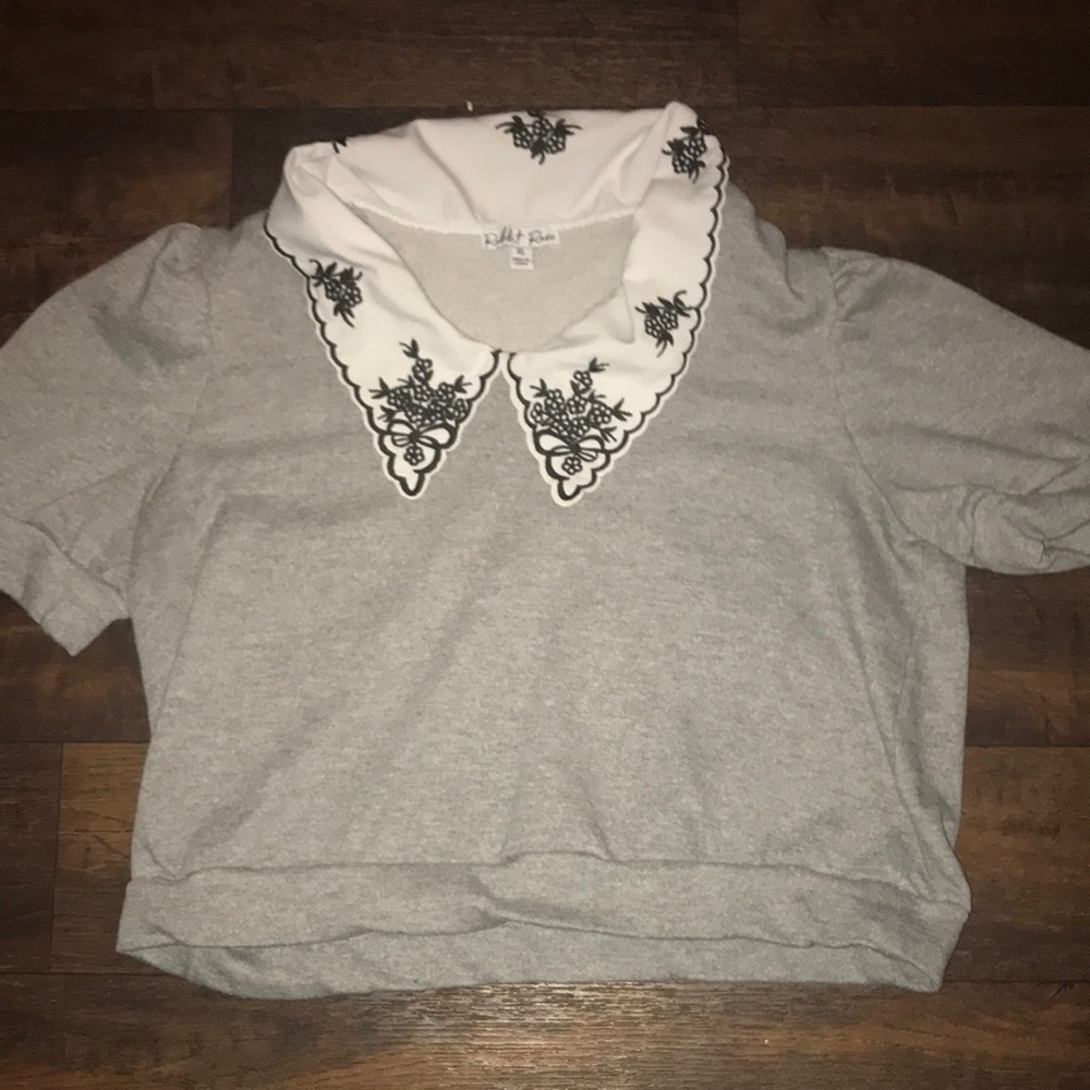 Im selling this shirt I didn’t want and it’s been sitting in my closet
